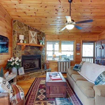 Blue Ridge Cozy Cabin In The Woods With Hot Tub! Extérieur photo