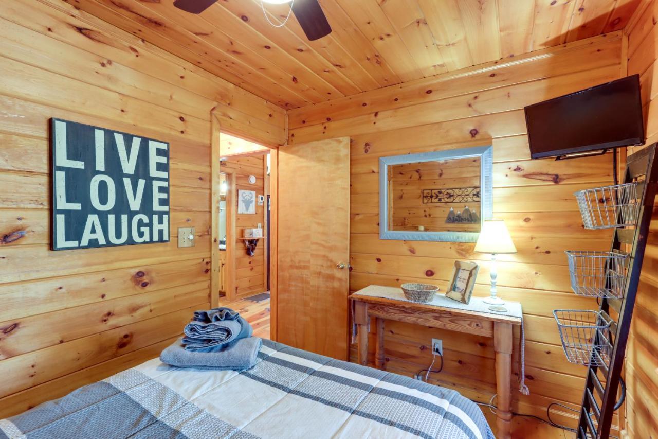 Blue Ridge Cozy Cabin In The Woods With Hot Tub! Extérieur photo
